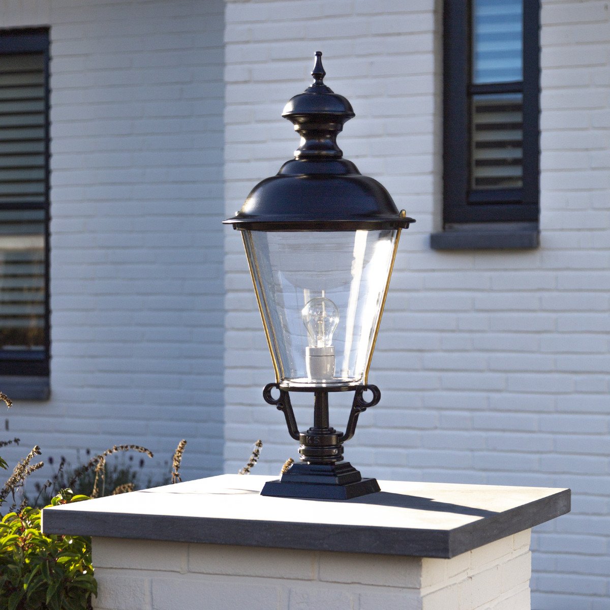 Lampe de jardin classique sur socle Bridgeport noire et cuivre (5768) | Nostalux.fr 