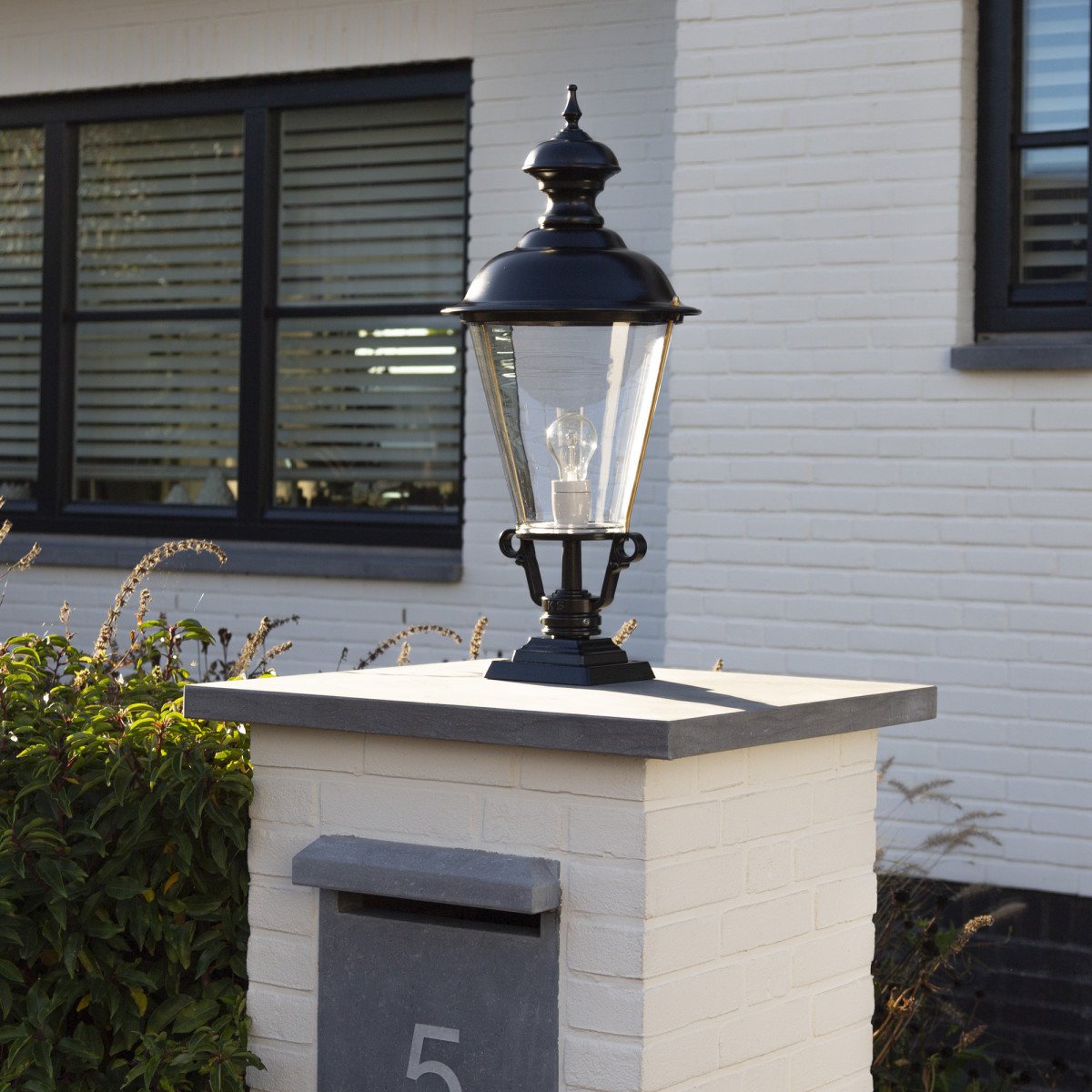 Lampe de jardin classique sur socle Bridgeport noire et cuivre (5768) | Nostalux.fr 
