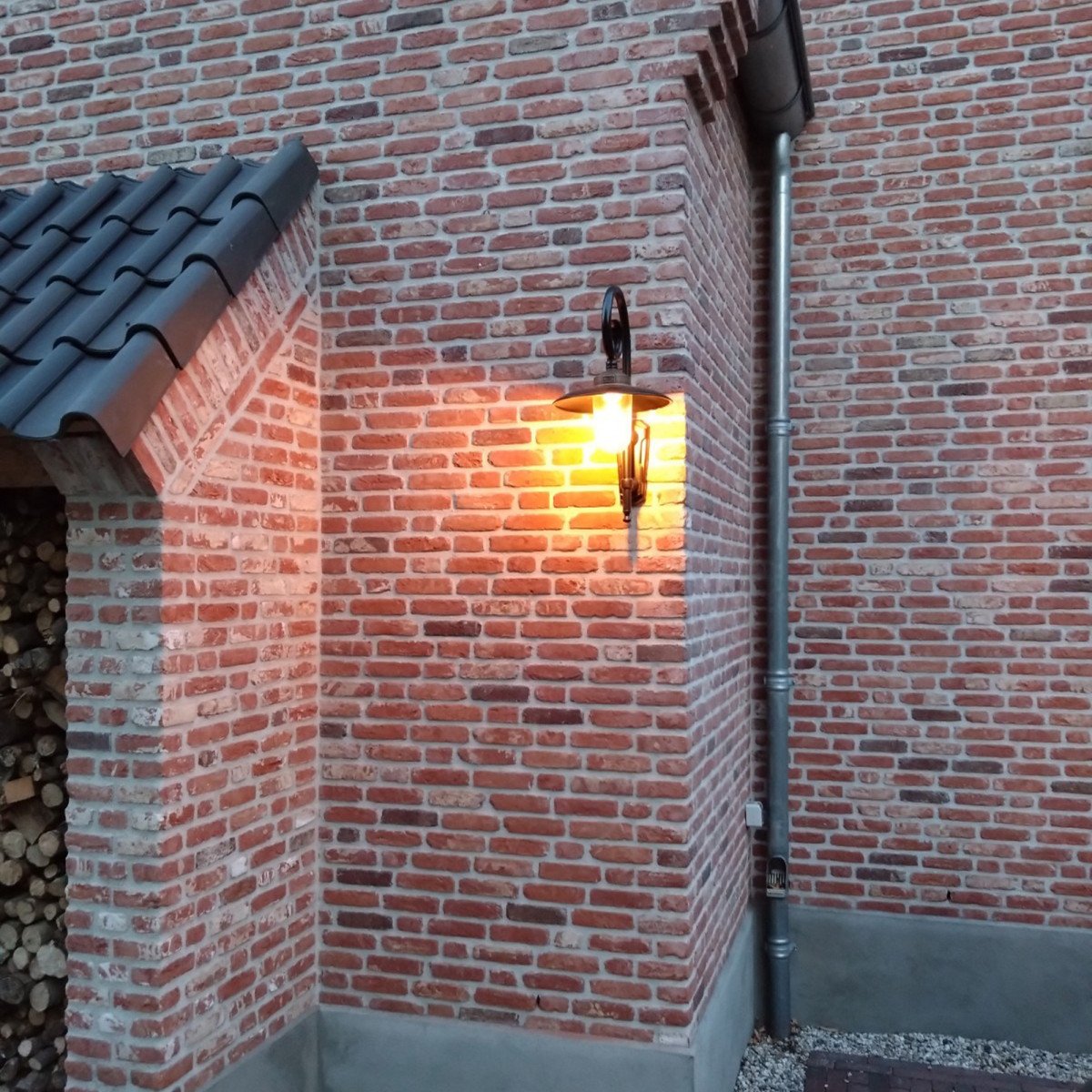 Applique d'extérieur murale pendante Orly avec capteur LED jour et nuit 