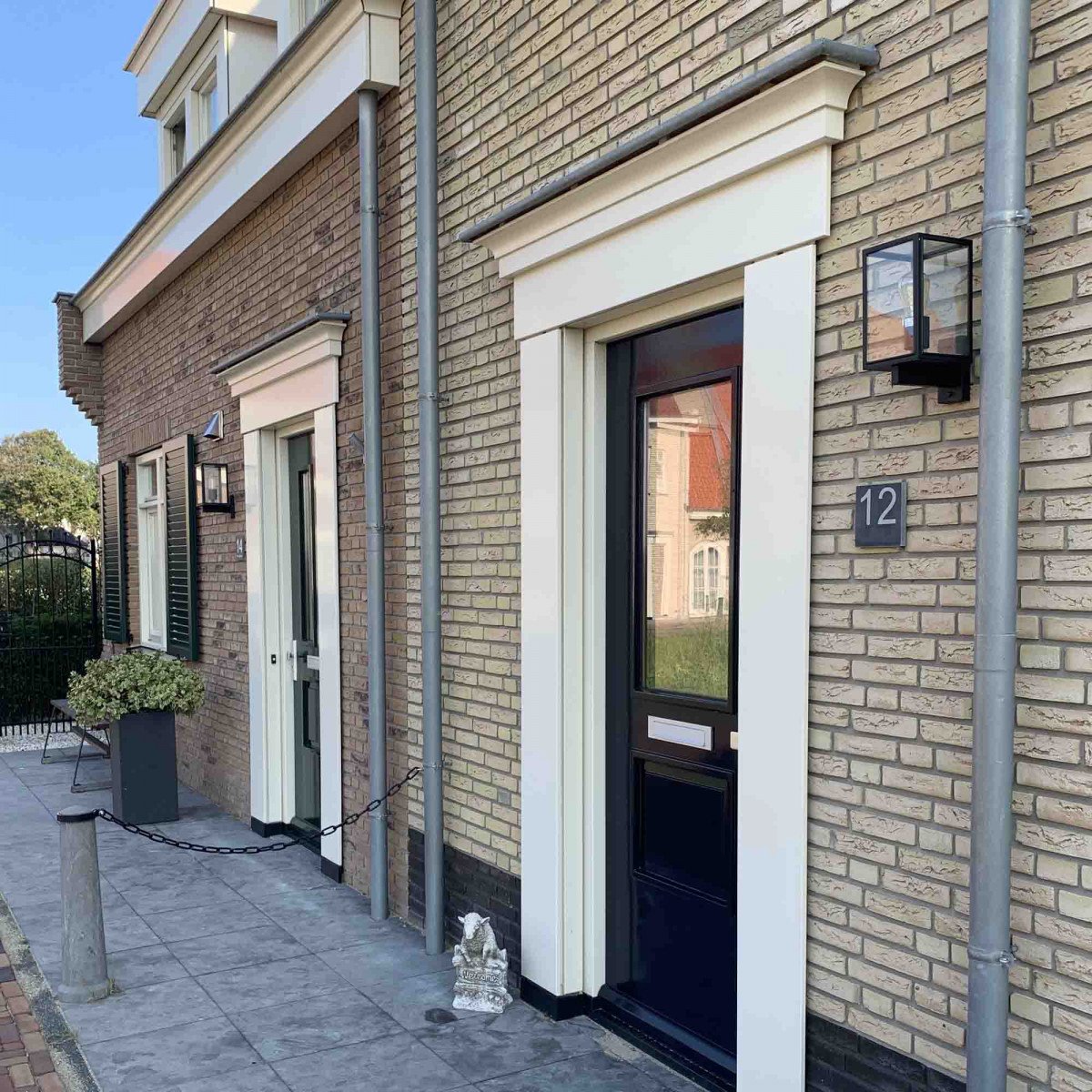 Applique murale montante Soho noire avec capteur jour/nuit - Inox noir mat