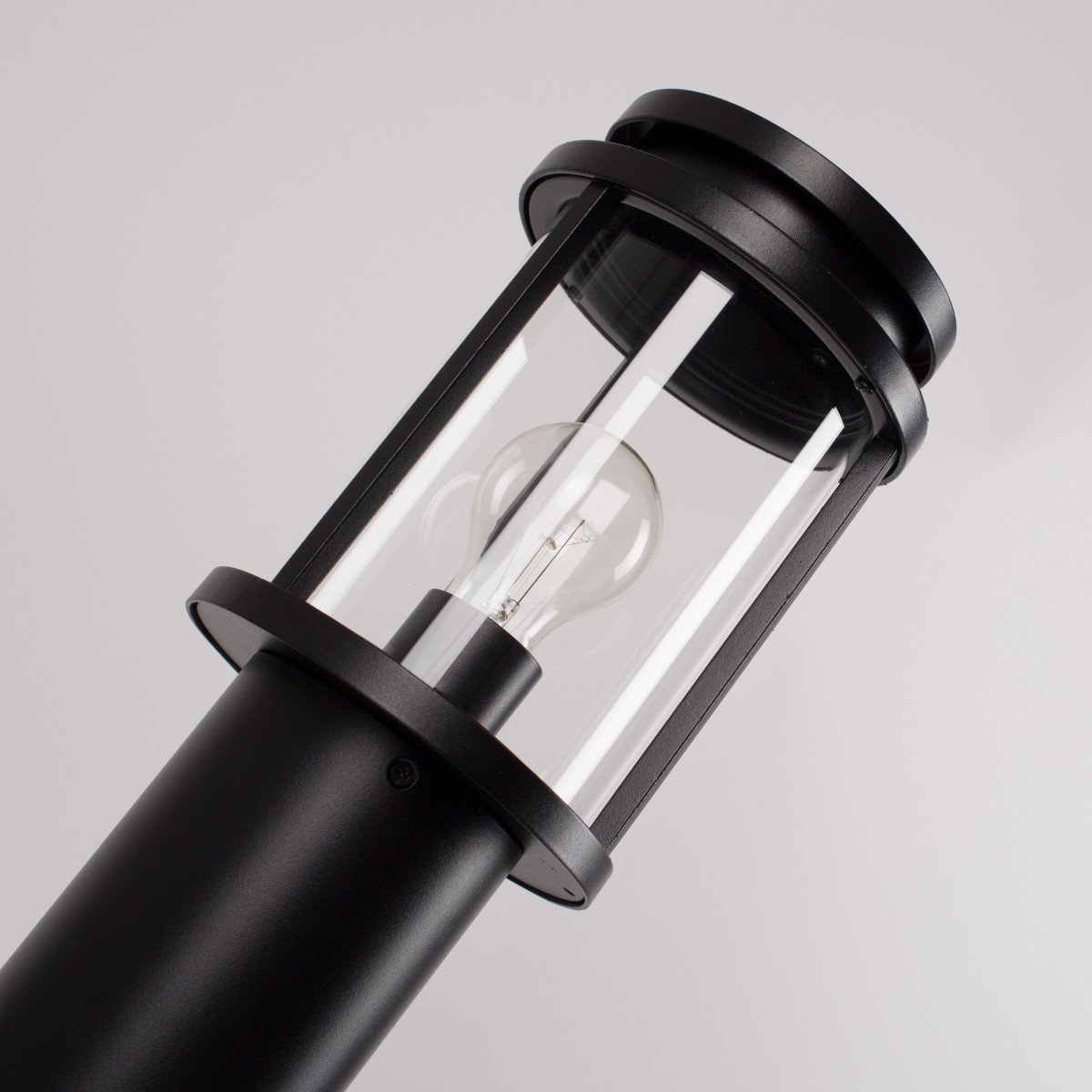 Lampe de jardin ronde noire au design épuré E27