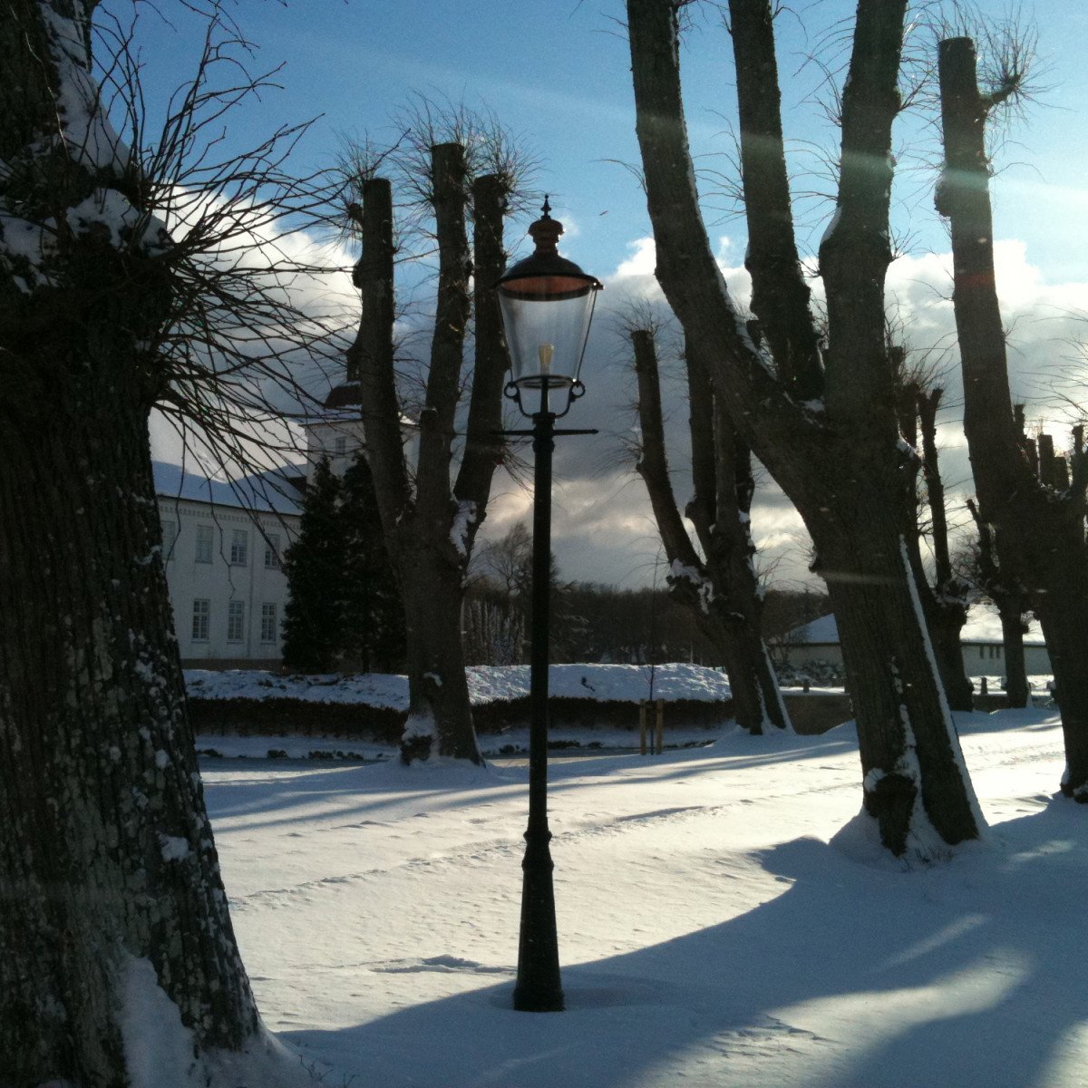 Lampadaire de jardin Noordwijk (1282k4) avec lanterne ronde de Nostalux