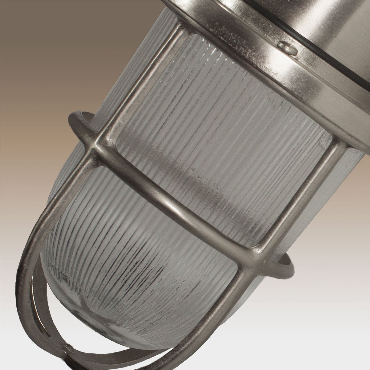 lampe de bateau Caspian en laiton apparence argent vieilli