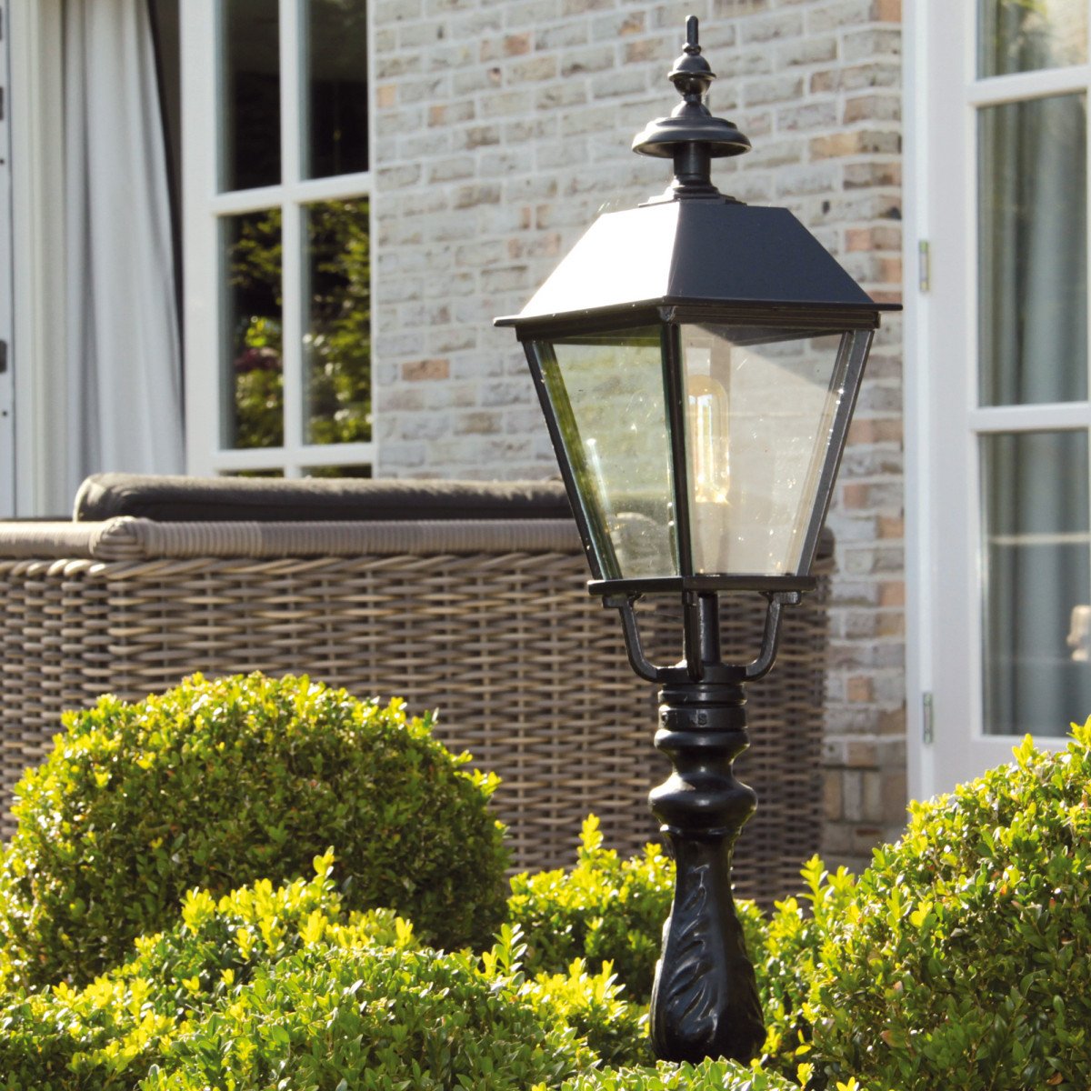 Lampe de jardin sur pied Bradford de KS Lighting avec lanterne carrée