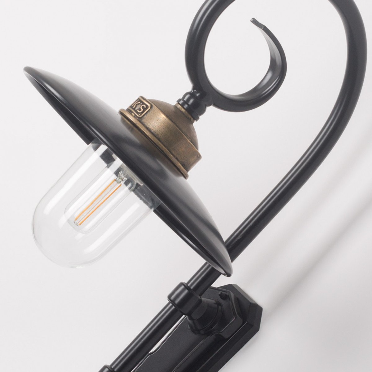 Applique d'extérieur murale pendante Orly avec capteur LED jour et nuit 