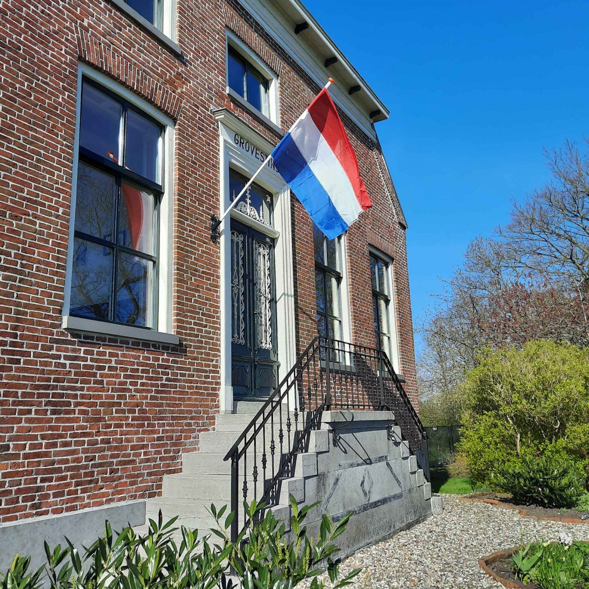 Porte-drapeau Modern (5830) - porte-drapeau nostalgique -- drapeau - façade - maison - propriété - Nostalux
