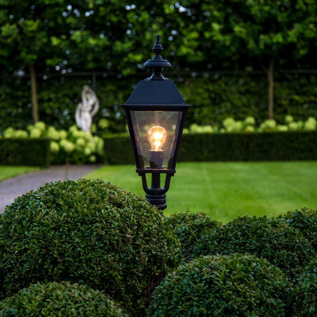 Lampe de jardin sur pied Ripon (5052) avec lanterne carrée de Nostalux