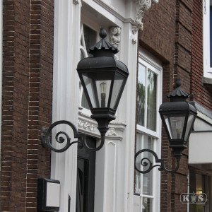 Applique murale montante avec support en bronze lanterne 4 faces carrée 